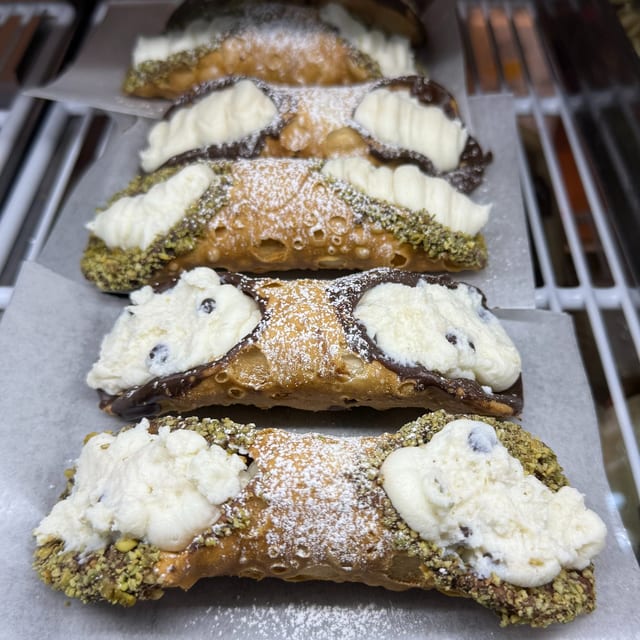 Cannoli.